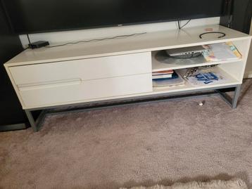 Mooi en schoon tv-meubel