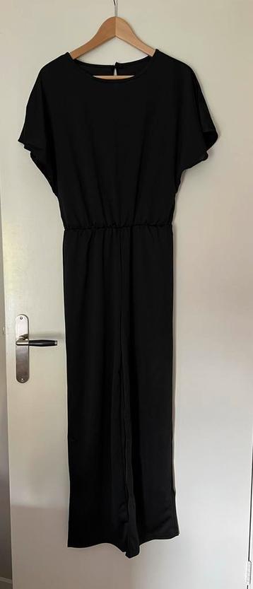 Zwarte Jumpsuit - Maat M en maat L beschikbaar voor biedingen