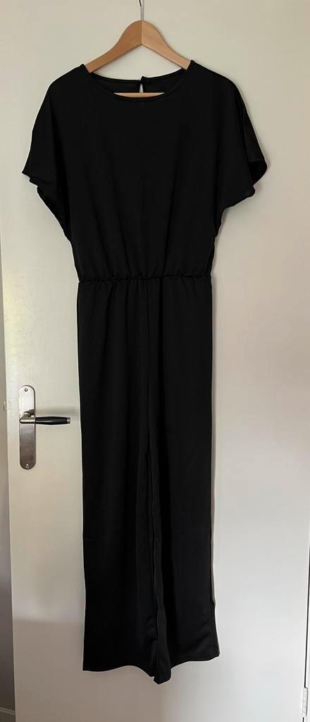 Zwarte Jumpsuit - Maat M en maat L, Kleding | Dames, Jurken, Zo goed als nieuw, Maat 38/40 (M), Zwart, Boven de knie, Ophalen of Verzenden