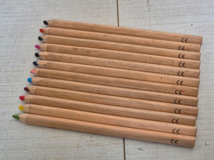 12 speciale driehoekige kleurpotloden CE, 2+, Kinderen en Baby's, Speelgoed | Educatief en Creatief, Zo goed als nieuw, Ophalen