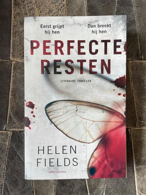 Perfecte Resten - Helen Fields Thriller, Boeken, Thrillers, Zo goed als nieuw, Ophalen of Verzenden