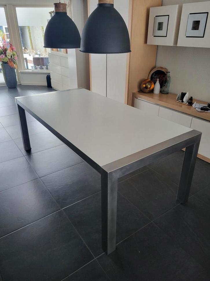 Moderne Eettafel met Metalen Onderstel, Huis en Inrichting, Tafels | Eettafels, Zo goed als nieuw, 50 tot 100 cm, 150 tot 200 cm