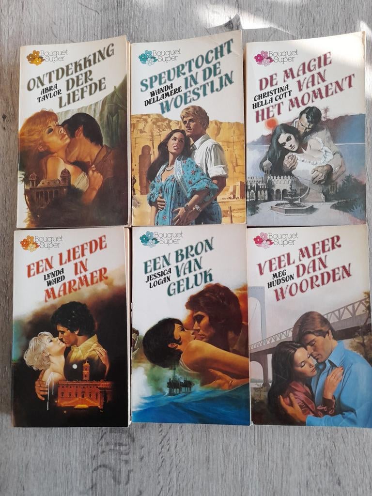 14 Bouquet Super pocketromans - Rookvrij, Ophalen of Verzenden, Gelezen, Diverse, Nederland