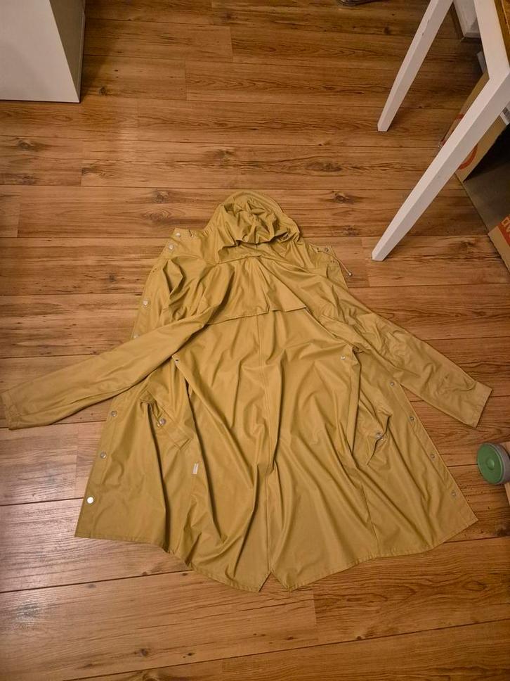 2 Regenjassen Maat S/M - Mosterd & Groen, Kleding | Dames, Jassen | Zomer, Zo goed als nieuw, Maat 36 (S), Geel, Ophalen of Verzenden