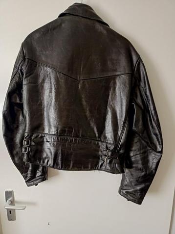 3 jassen twee van leer een van stof beschikbaar voor biedingen