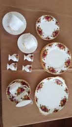 ROYAL ALBERT OLD COUNTRY ROSES collectie +Val d 'Or  nieuw, Antiek en Kunst, Antiek | Servies compleet, Ophalen