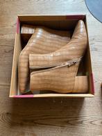 Coco Bella laarsjes, Kleding | Dames, Schoenen, Ophalen of Verzenden, Zo goed als nieuw, Beige