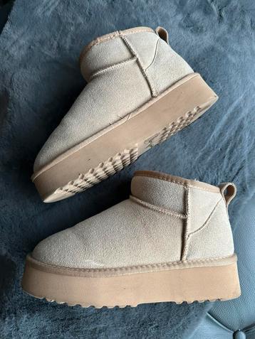 Beige winter laarsjes , maat 39, zgan beschikbaar voor biedingen