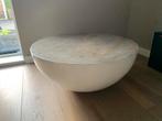 Mooie zgan salontafel in een bolvorm., Huis en Inrichting, Tafels | Salontafels, 100 tot 150 cm, Zo goed als nieuw, Minder dan 50 cm