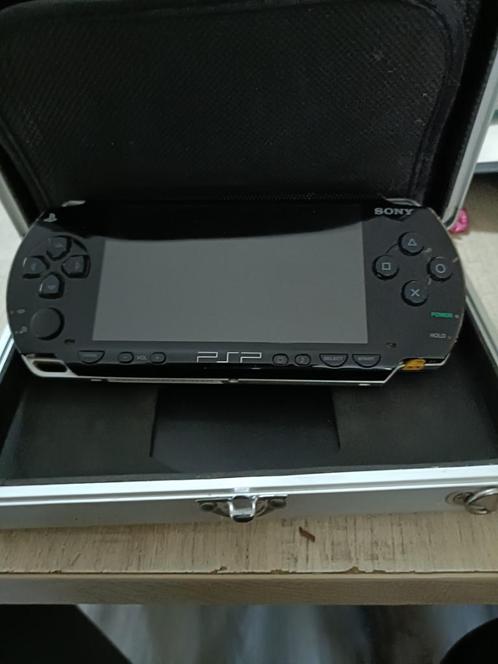 te koop sony psp 1004, Spelcomputers en Games, Spelcomputers | Sony PSP, Gebruikt, Zwart, Ophalen of Verzenden