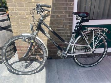 Dames (sport)fiets in nette staat. beschikbaar voor biedingen
