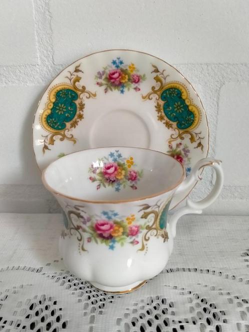 Royal Albert kop en schotels Berkely, Antiek en Kunst, Antiek | Servies los, Ophalen of Verzenden