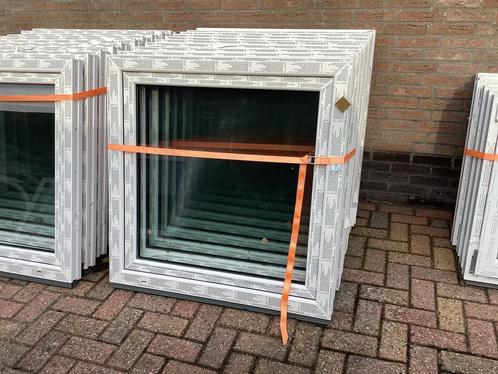 Kunststof kozijnen. 80 x 80. Draai kiep raam. Nieuw. Raam, Huis en Inrichting, Overige Huis en Inrichting, Nieuw, Ophalen