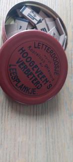 Oud blikje LETTERDOOSJE HOOGEVEEN 'S VERBETERD  Leesplankje, Antiek en Kunst, Curiosa en Brocante, Ophalen of Verzenden