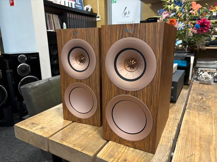 KEF R3 Meta Walnoot (Set van 2), Audio, Tv en Foto, Luidsprekers, Nieuw, Front, Rear of Stereo speakers, 120 watt of meer, Overige merken