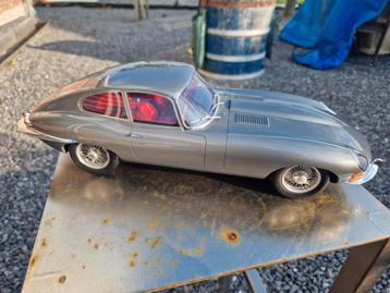 JAGUAR E TYPE. 1/12 GT SPIRIT.  beschikbaar voor biedingen