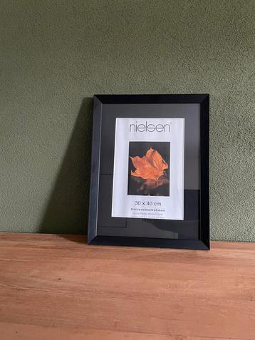 Nielsen wissellijst, zwart hout, 30x40 incl passe-partout  beschikbaar voor biedingen