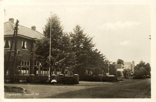 Harskamp, Dorpsstraat - 1953 gelopen, Verzamelen, Ansichtkaarten | Nederland, Gelopen, Gelderland, 1940 tot 1960, Verzenden