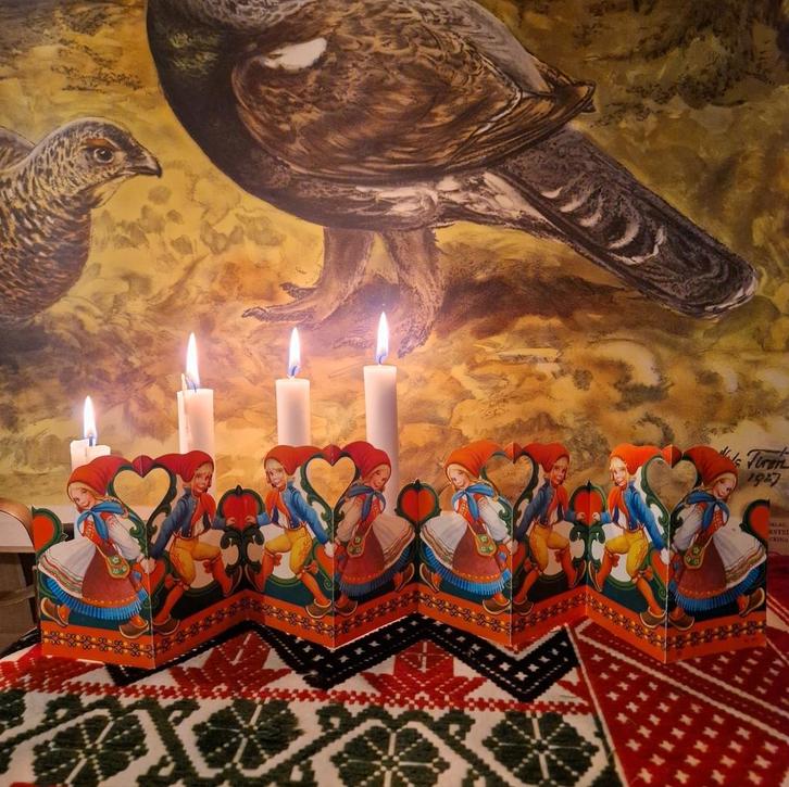 Zweedse Papieren Rijtje Kerst Versiering Kabouters Tomte, Diversen, Kerst, Gebruikt, Ophalen of Verzenden