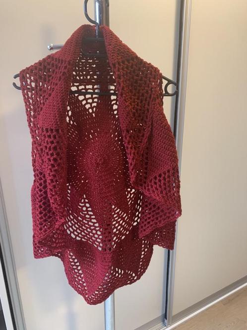Cirkelvest in een universele maat, nieuw met de hand gehaakt, Hobby en Vrije tijd, Breien en Haken, Nieuw, Haken, Overige typen