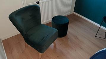 Mooie fauteuil en hocker beschikbaar voor biedingen