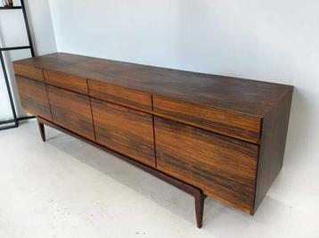 Ib Kofod Larsen Fa66 Dressoir beschikbaar voor biedingen