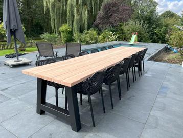 Moderne Tuintafel Douglas + Stalen Poten | Duurzaam | DuuMaa