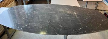 New Danish table beschikbaar voor biedingen