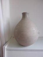 Beige/ zilver kruikvaas., Huis en Inrichting, Woonaccessoires | Vazen, Overige materialen, Overige kleuren, Ophalen of Verzenden