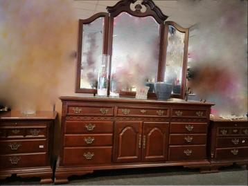 Stanley Furniture  Kast – Massief hout beschikbaar voor biedingen