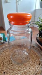 Retro glazen voorraadpot met oranje deksel, Huis en Inrichting, Gebruikt, Schaal, Rond, Ophalen of Verzenden