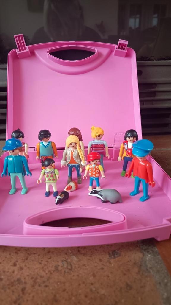 Playmobil set – 10 figuren + dieren in roze meeneemkoffer, Kinderen en Baby's, Speelgoed | Playmobil, Gebruikt, Ophalen of Verzenden