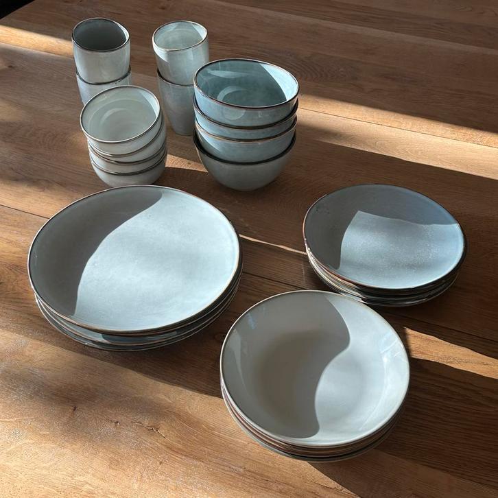 Lichtblauw/grijzig 32-delig serviesset, Huis en Inrichting, Keuken | Servies, Gebruikt, Compleet servies, Effen, Aardewerk, Ophalen of Verzenden