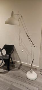 Witte Industriële Staande Lamp - Gebruikt, Huis en Inrichting, Lampen | Vloerlampen, Ophalen, Gebruikt, Metaal, 150 tot 200 cm