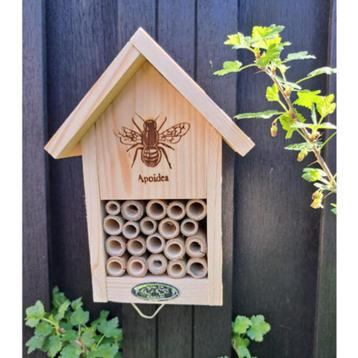 bijen hotel voor de meest efficiënte insecten in onze tuin. beschikbaar voor biedingen