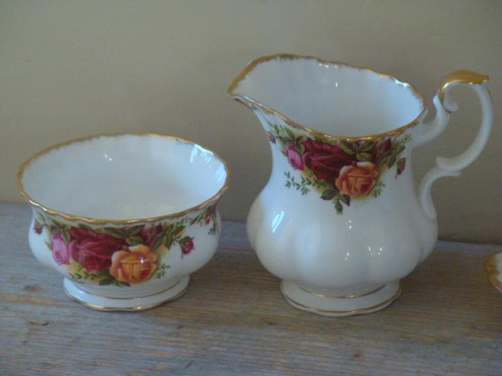 Servies, Engels, Royal Albert, OLD COUNTRY ROSES, Antiek en Kunst, Antiek | Servies los, Ophalen of Verzenden