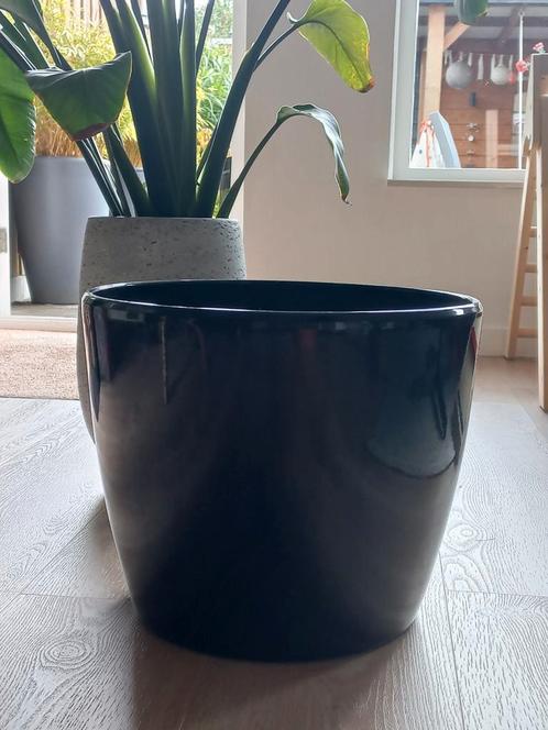 Intratuin zwarte bloempot, Tuin en Terras, Bloempotten, Zo goed als nieuw, 25 tot 40 cm, Rond, Ophalen