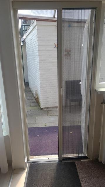Buiten hor deur beschikbaar voor biedingen