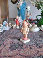 HUMMELBEELDJE meisje met mandje, Antiek en Kunst, Ophalen of Verzenden