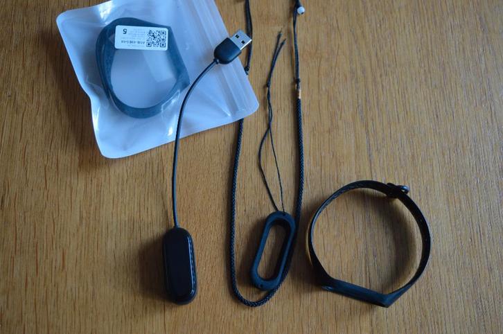 Miband 4 sporthorloge, Sieraden, Tassen en Uiterlijk, Sporthorloges, Zo goed als nieuw, Android, Zwart, Ophalen of Verzenden