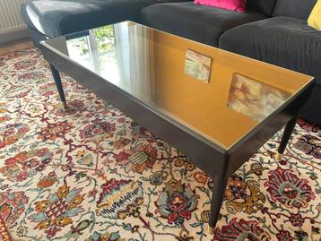Coffee table with glass top and shelf beschikbaar voor biedingen