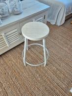 Houten krukje / bijzettafel, Ophalen