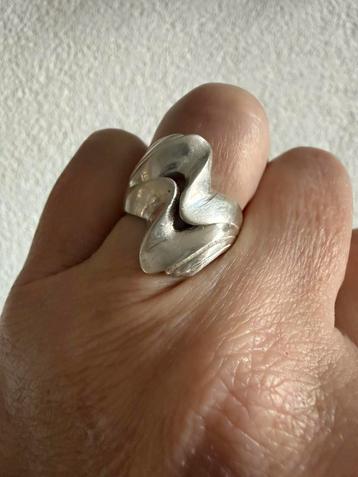 M244/Zilveren Vintage MODERNIST ring 17 3/4 beschikbaar voor biedingen