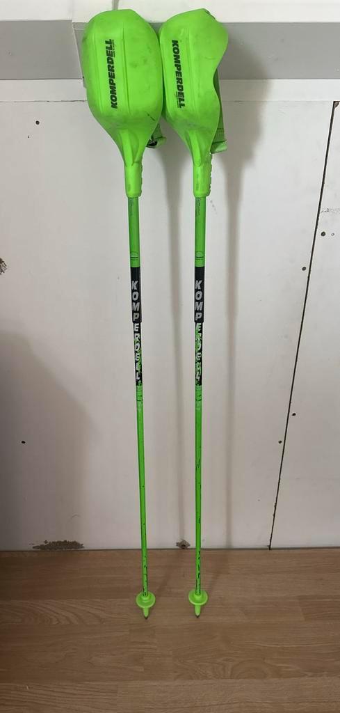 Komperdell slalom carbon skistokken 115 cm met kap, Sport en Fitness, Skiën en Langlaufen, Gebruikt, Stokken, Skiën, Overige merken