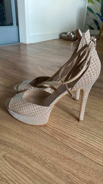 Guess maat 36 beschikbaar voor biedingen