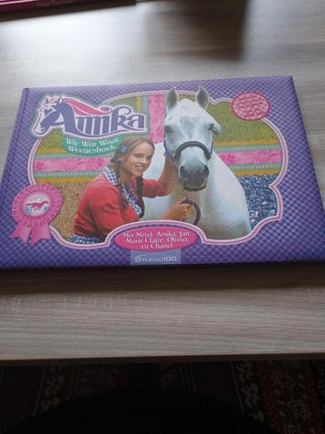 Amika, Wie Wat Waar Weetjesboek - Studio 100 beschikbaar voor biedingen