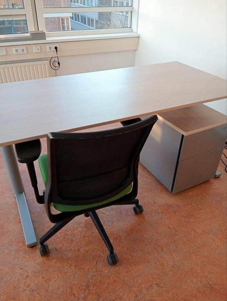 Ahrend Bureau 160x80 + Stoel - In Hoogte Verstelbaar, Huis en Inrichting, Bureaus, Gebruikt, Bureau, In hoogte verstelbaar, Ophalen of Verzenden