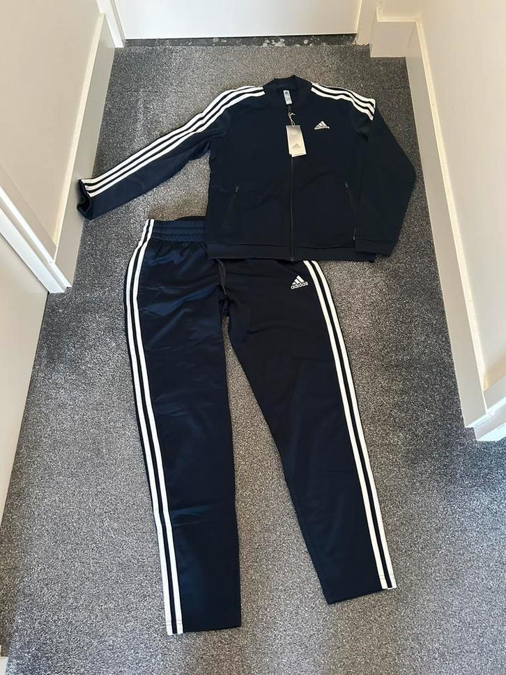 Nieuw origineel trainingspak van Adidas maat S te koop, Kleding | Dames, Sportkleding, Nieuw, Maat 36 (S), Ophalen of Verzenden
