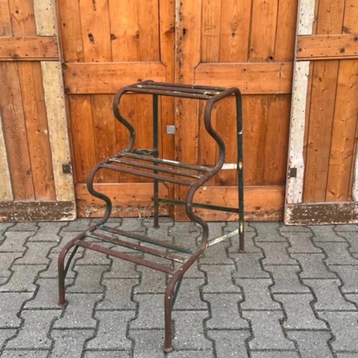Oude trap ladder schilderstrap metaal 77 cm hoog origineel, Antiek en Kunst, Curiosa en Brocante, Ophalen