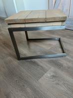 Krukjes met houten zitting en stalen onderstel., Ophalen, Zo goed als nieuw, Hout